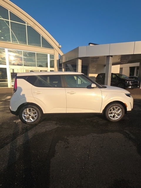 2025 Kia Soul LX Image 4 of 20