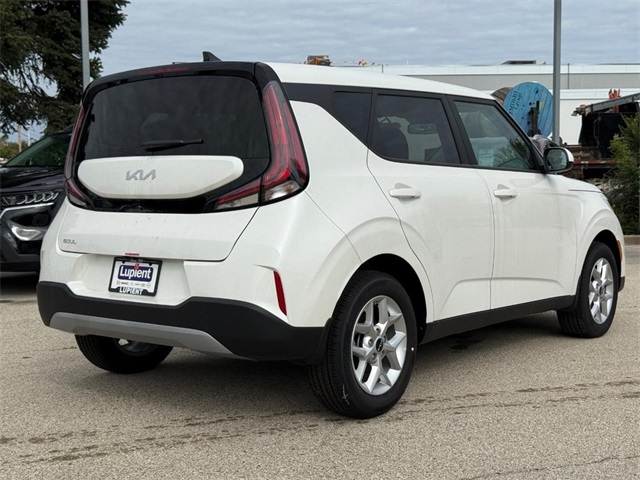 2025 Kia Soul LX Image 3 of 18