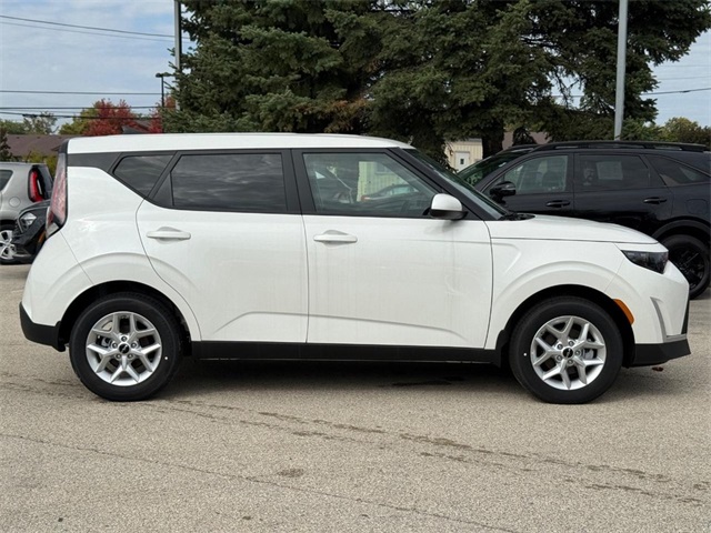 2025 Kia Soul LX Image 2 of 18