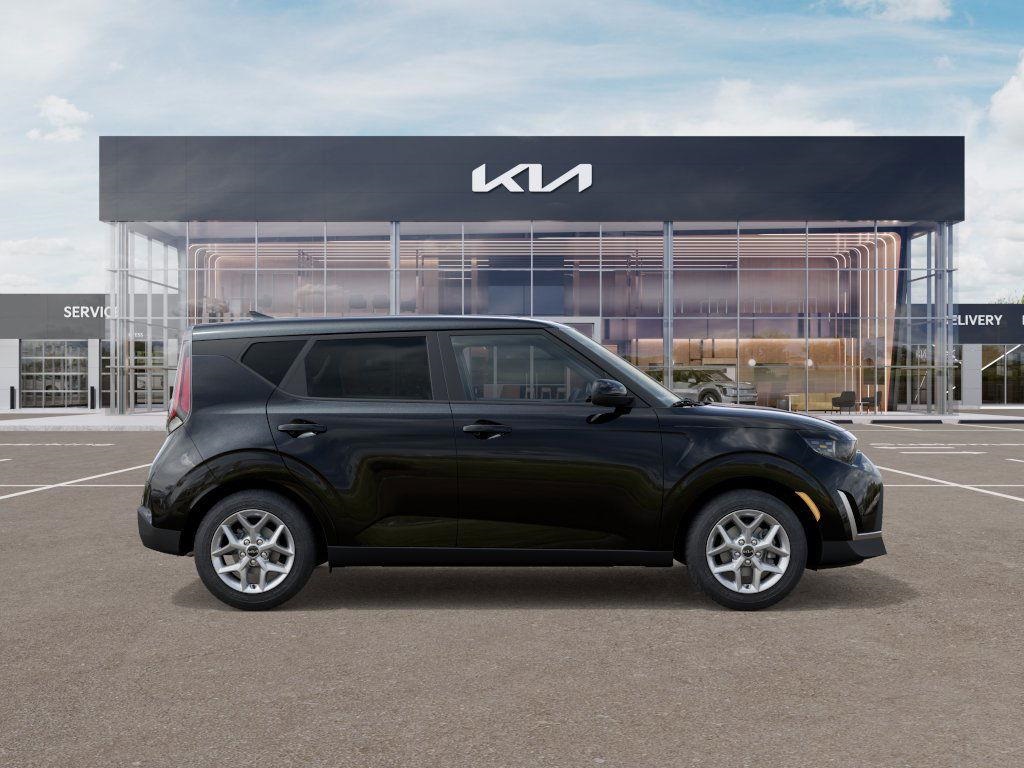 Vehicle image 4 of 27