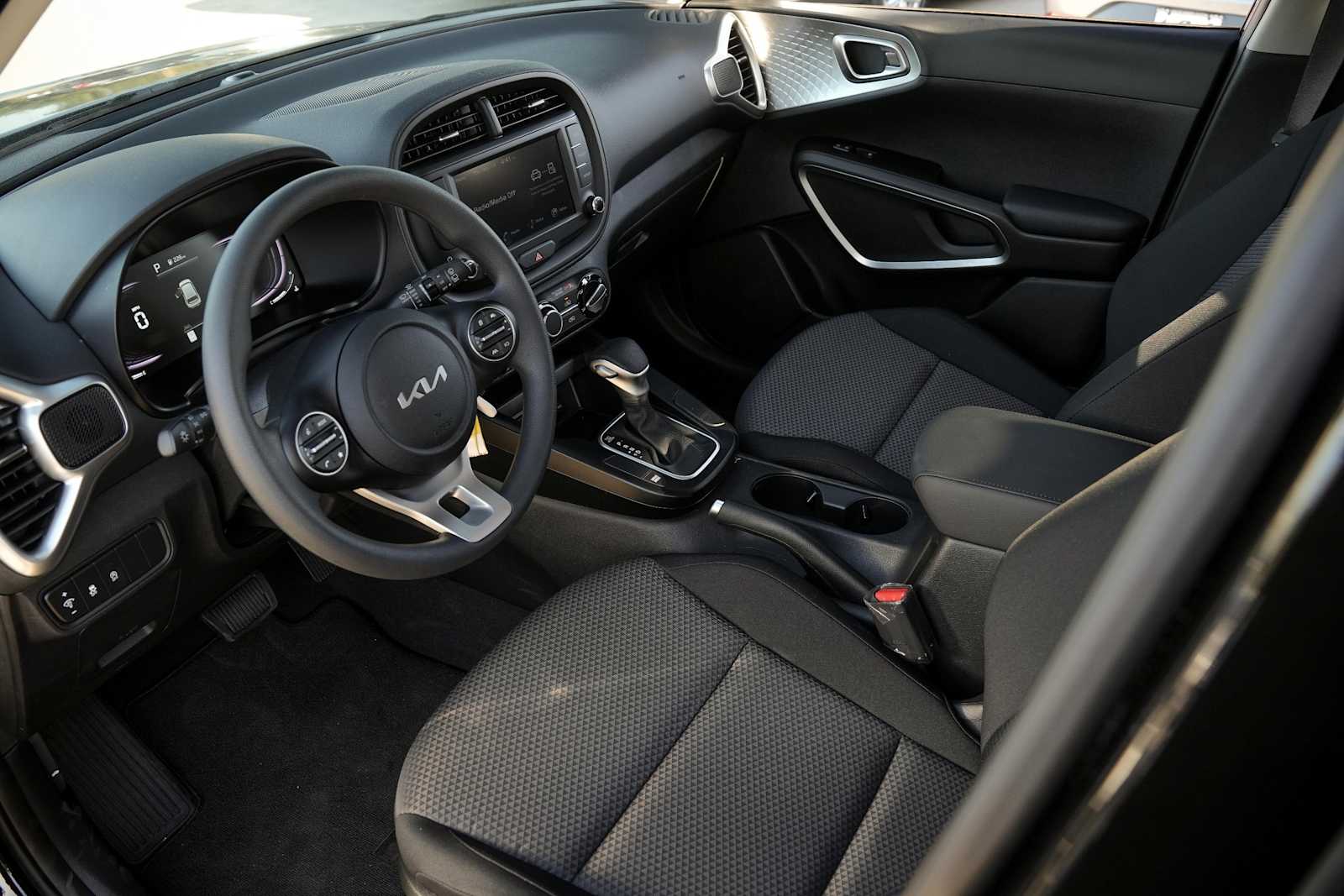 2025 Kia Soul LX Image 17 of 29