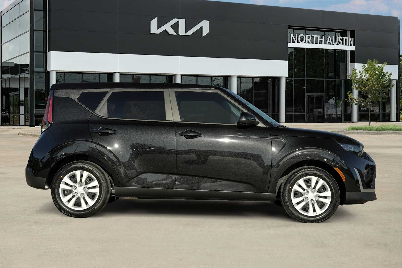 2025 Kia Soul LX Image 3 of 29