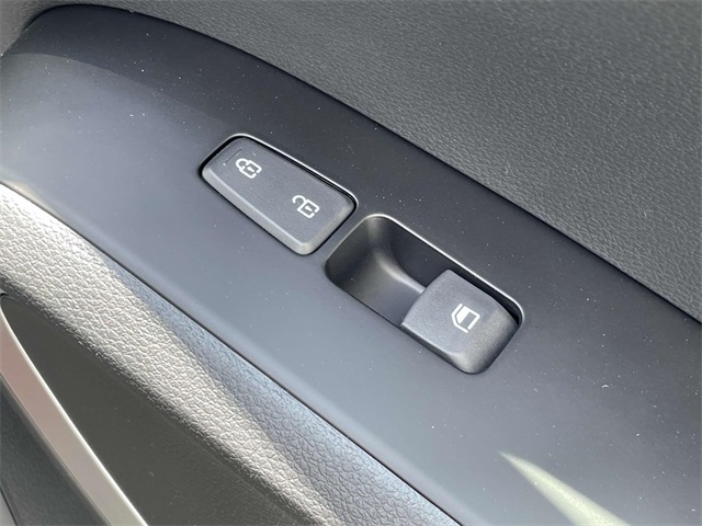 Vehicle image 21 of 35