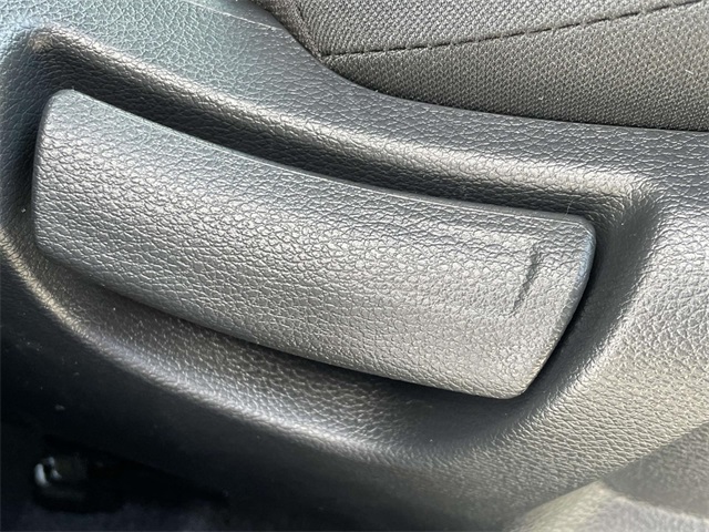 Vehicle image 32 of 35