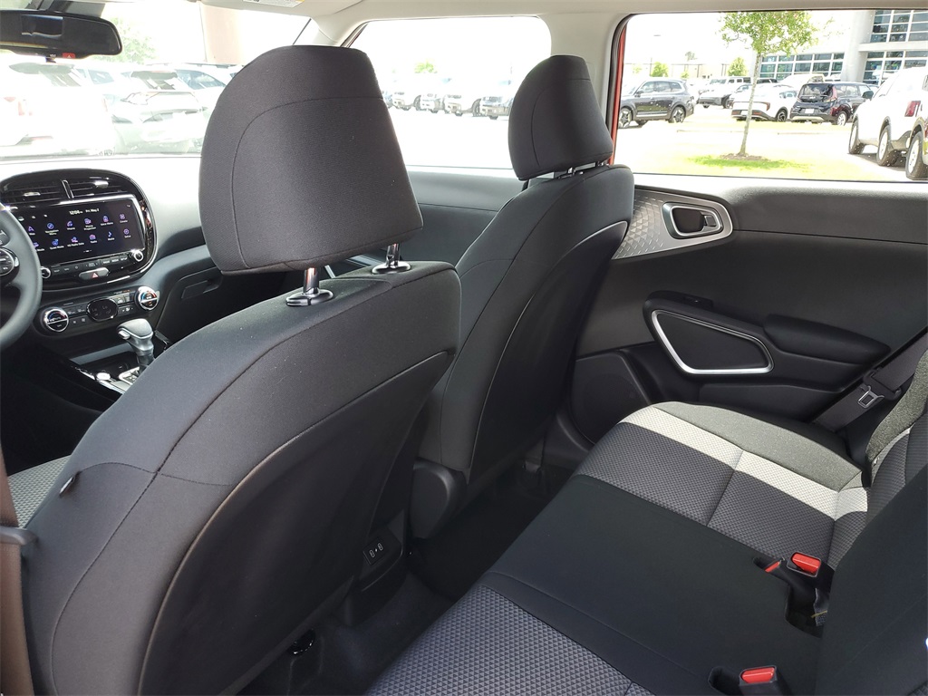 Vehicle image 21 of 28