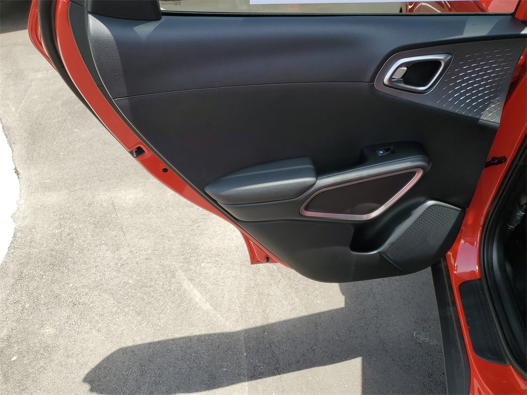 Vehicle image 22 of 28