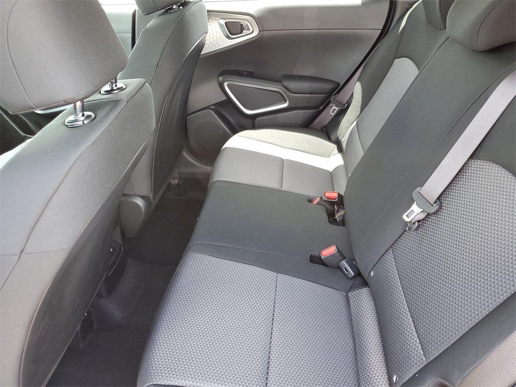 Vehicle image 20 of 28
