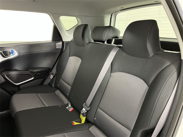 Vehicle image 13 of 25