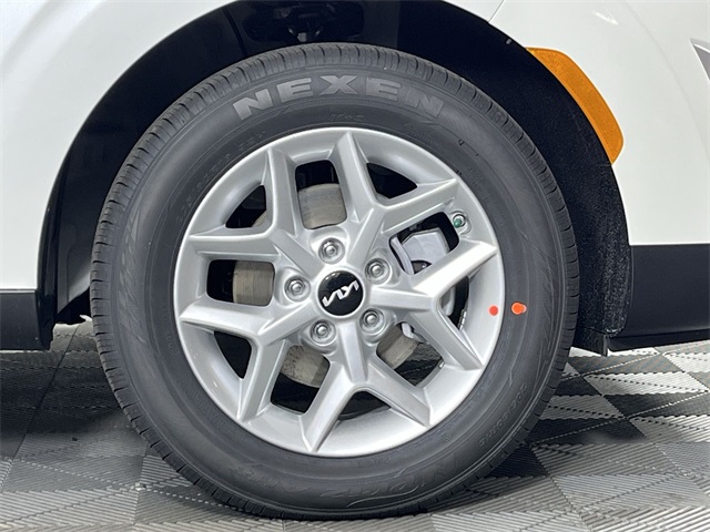 Vehicle image 11 of 25