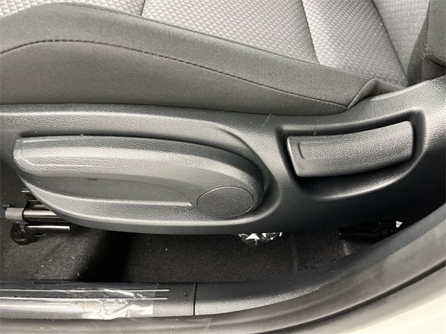 Vehicle image 23 of 25