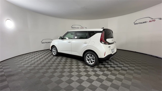 Vehicle image 8 of 25