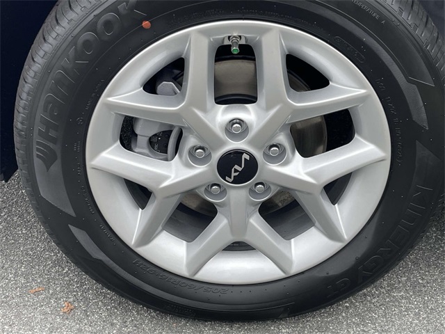 Vehicle image 7 of 36