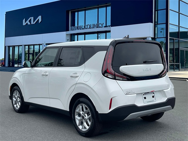 Vehicle image 6 of 36