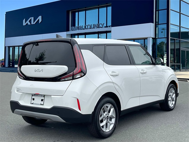 Vehicle image 4 of 36