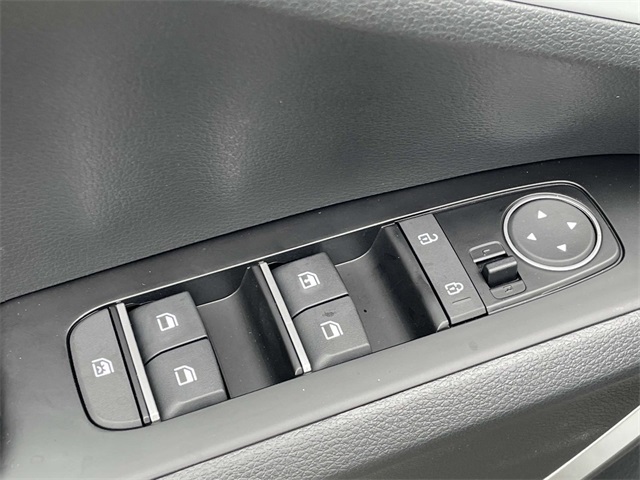 Vehicle image 26 of 36