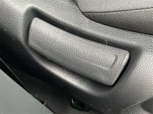 Vehicle image 33 of 36