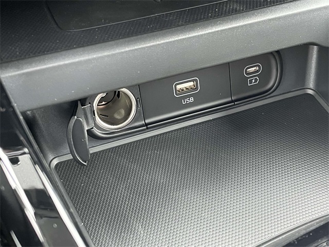 Vehicle image 27 of 36
