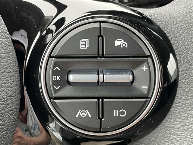 Vehicle image 32 of 36