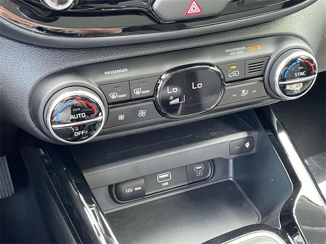 Vehicle image 33 of 36