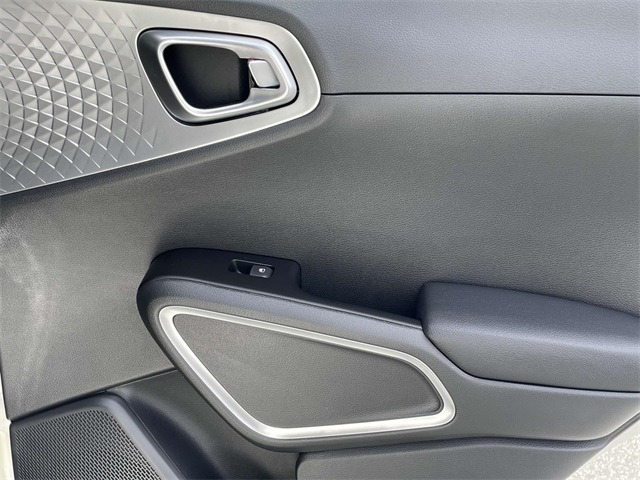Vehicle image 22 of 36