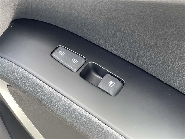 Vehicle image 19 of 36