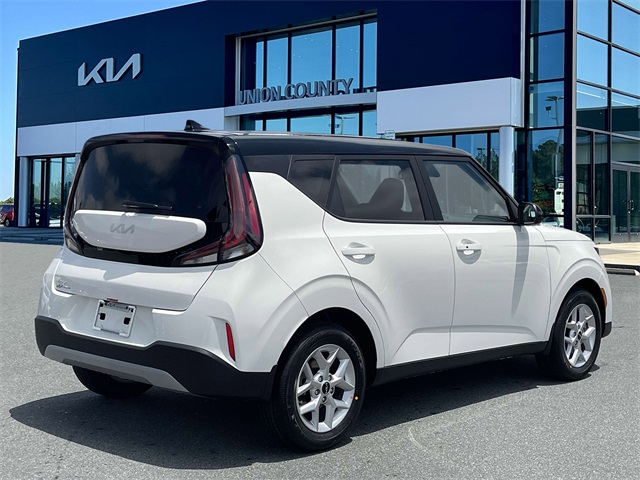 Vehicle image 4 of 36