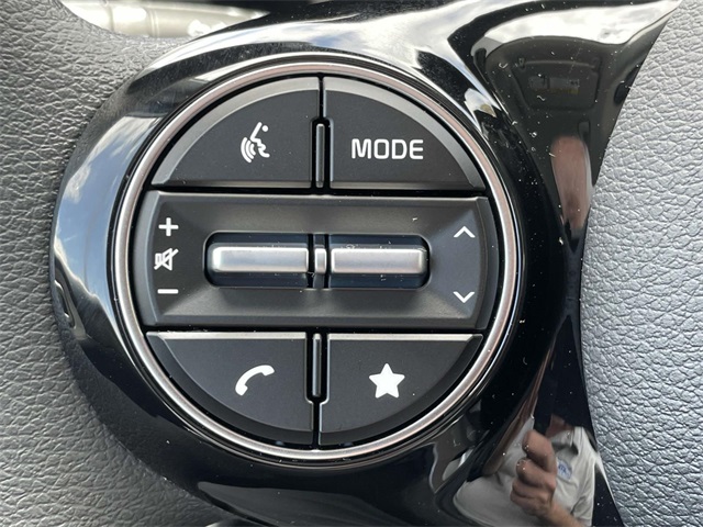 Vehicle image 29 of 36