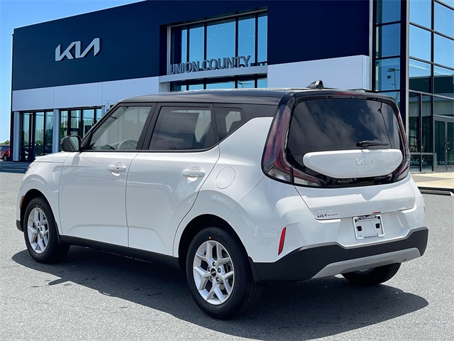 Vehicle image 6 of 36