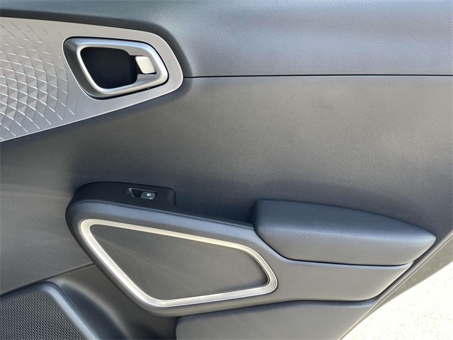 Vehicle image 21 of 36
