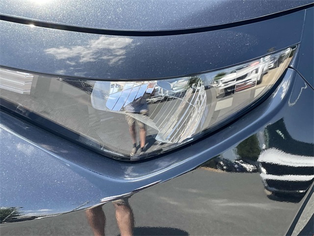 Vehicle image 32 of 36