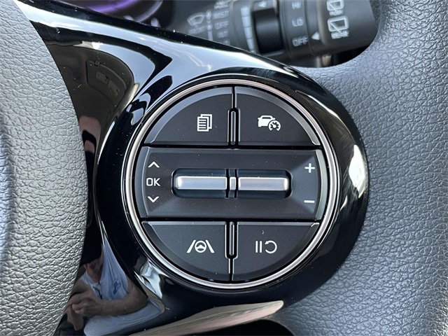 Vehicle image 28 of 36