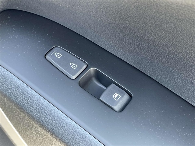 Vehicle image 24 of 36