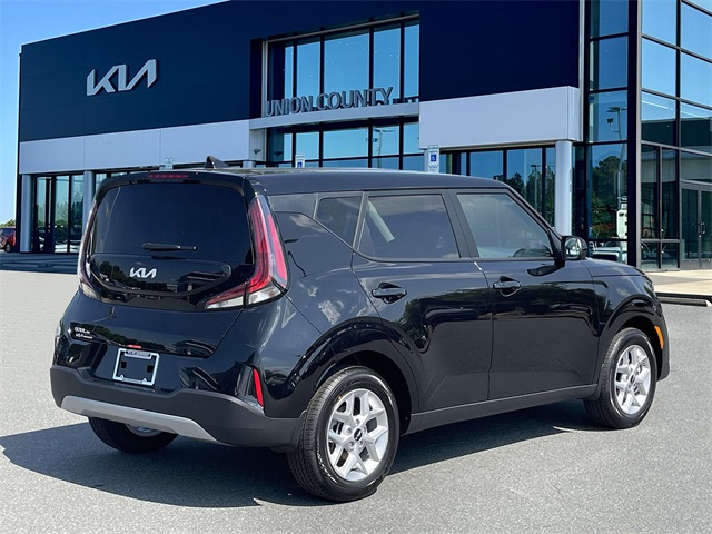 Vehicle image 4 of 36