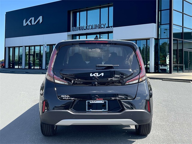 Vehicle image 33 of 36