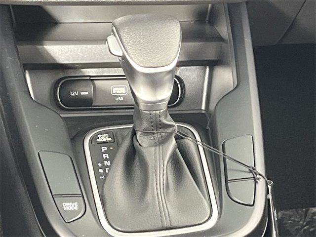 Vehicle image 21 of 25