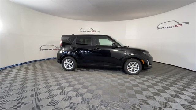 Vehicle image 4 of 25