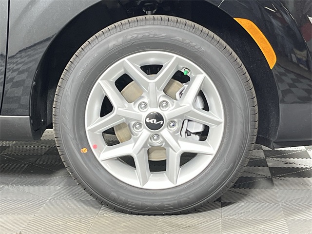 Vehicle image 11 of 25