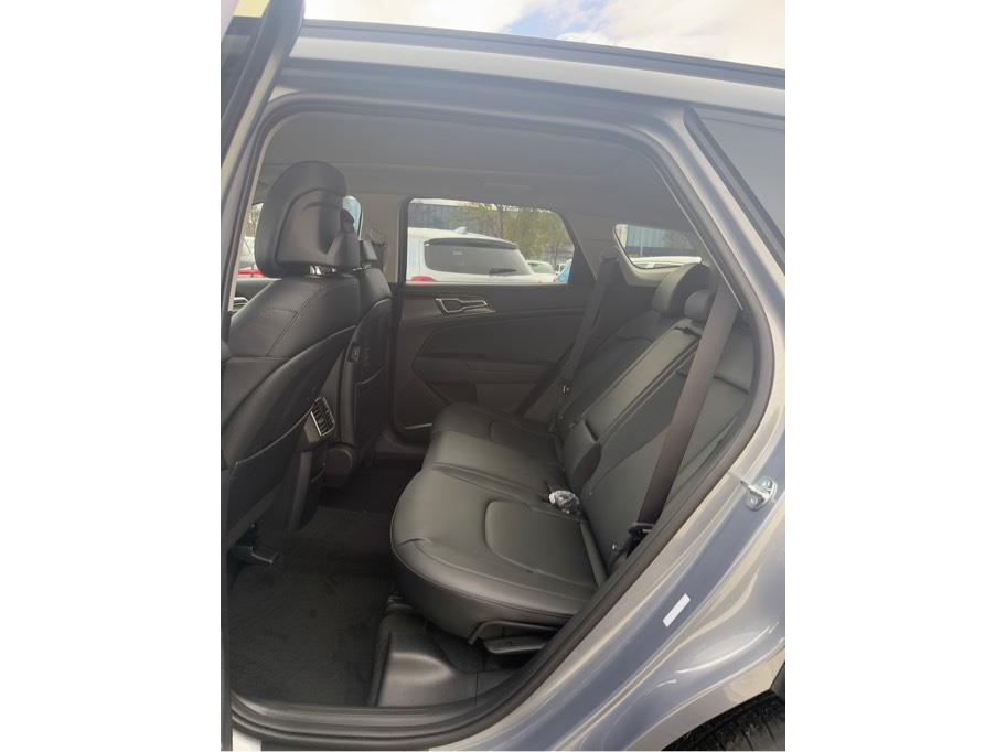 Vehicle image 13 of 20