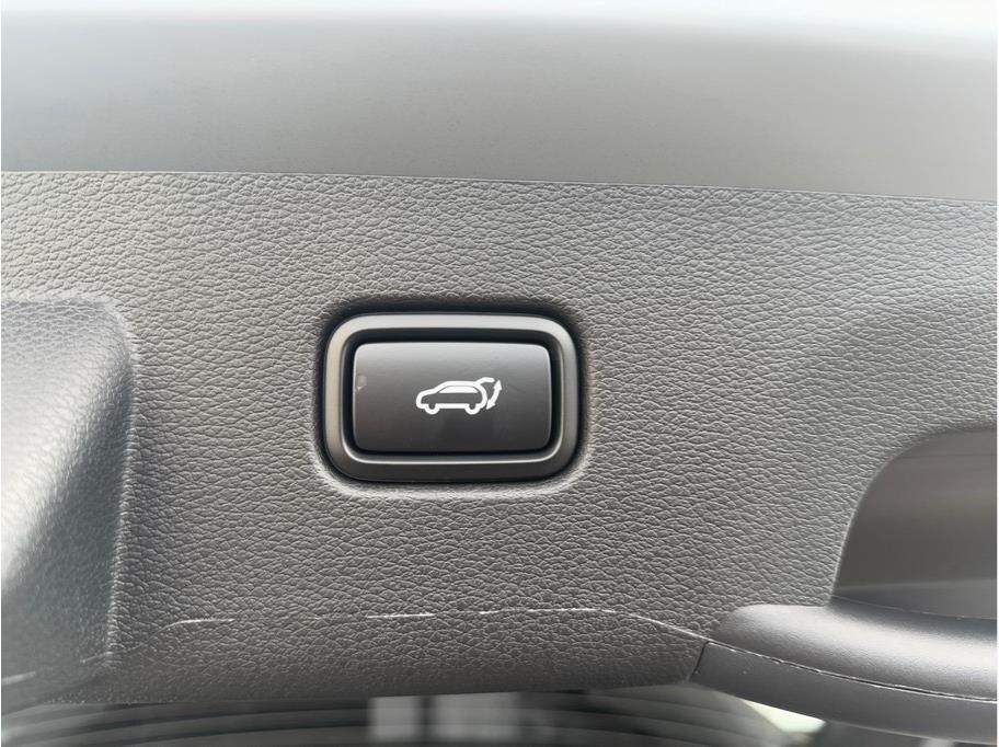 Vehicle image 12 of 20