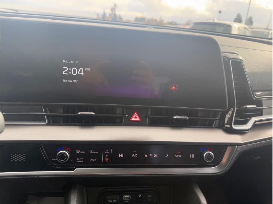 Vehicle image 17 of 20