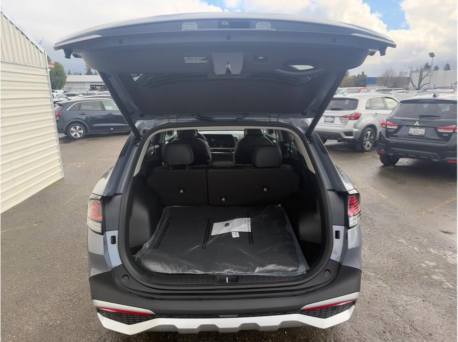 Vehicle image 11 of 20