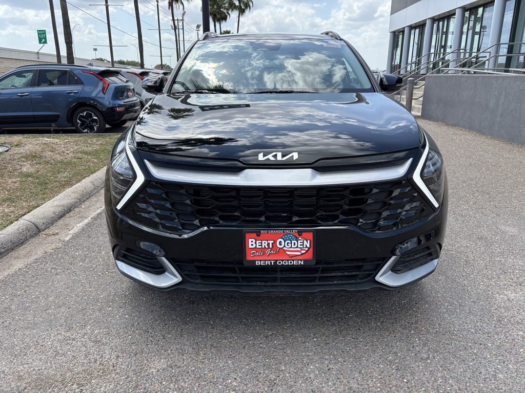 2025 Kia Sportage EX Image 2 of 23