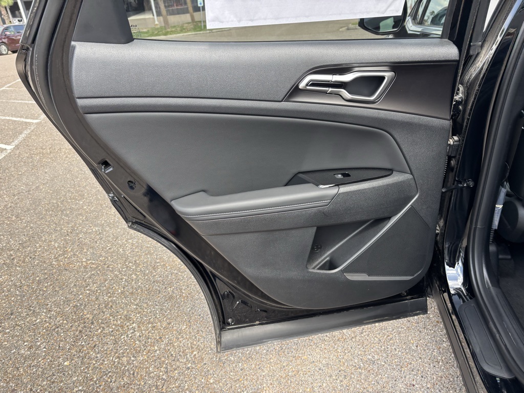 2025 Kia Sportage EX Image 16 of 23