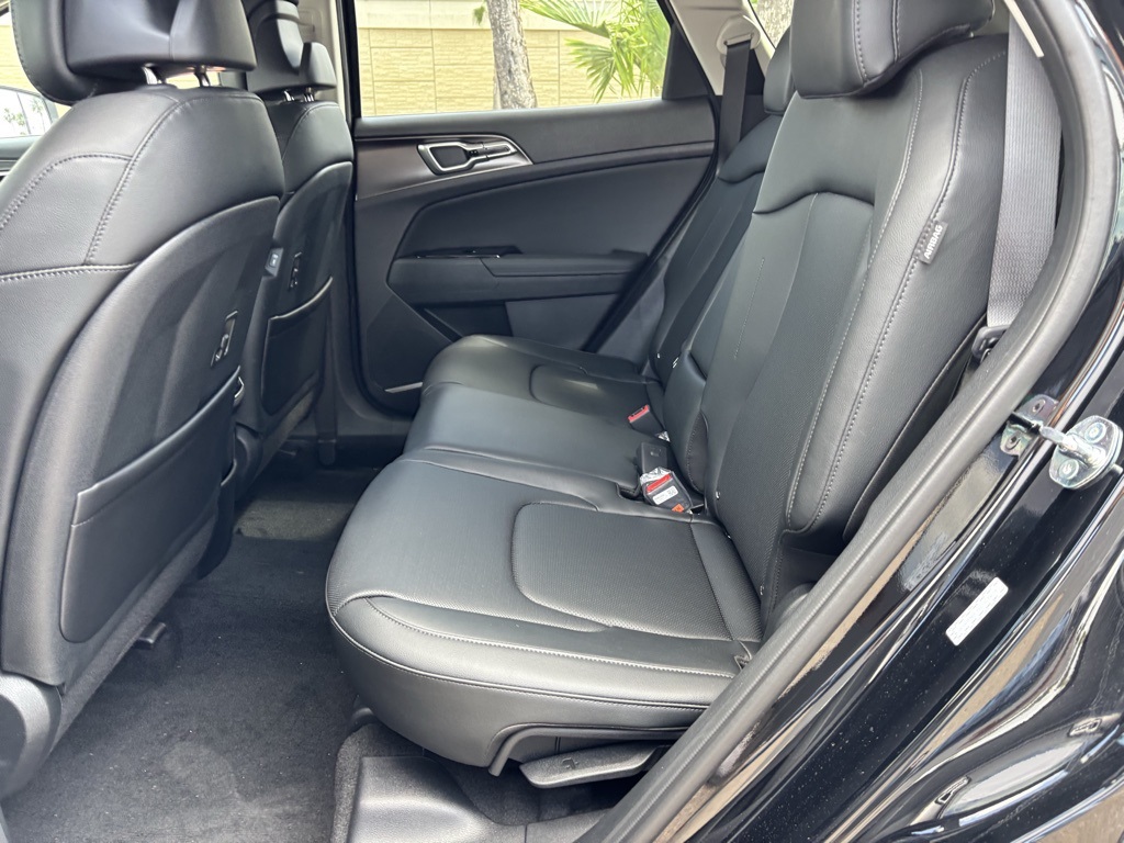 2025 Kia Sportage EX Image 17 of 23