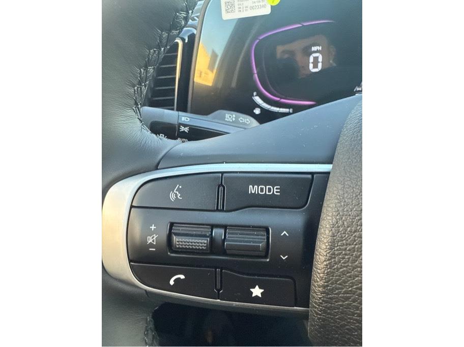 Vehicle image 8 of 18