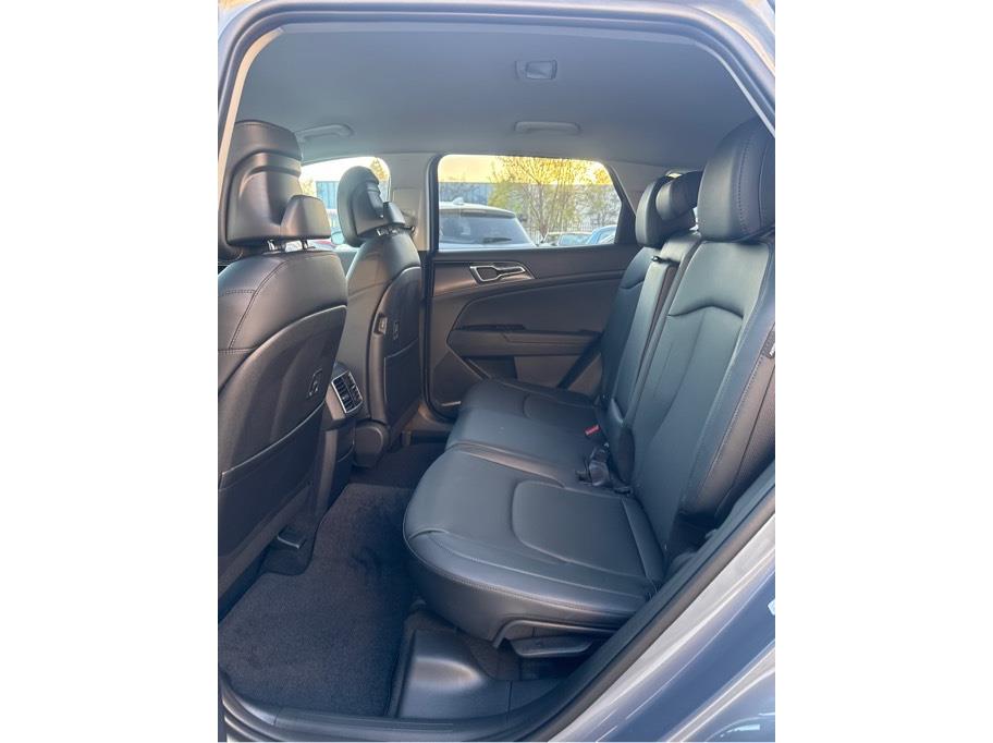 Vehicle image 11 of 18