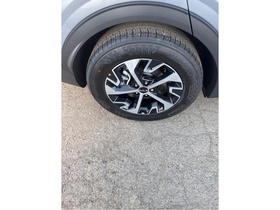 Vehicle image 9 of 18