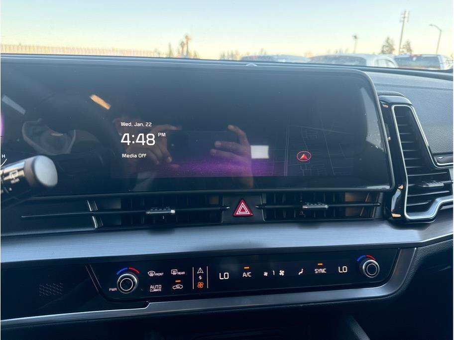 Vehicle image 15 of 18