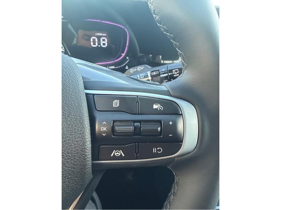 Vehicle image 17 of 18