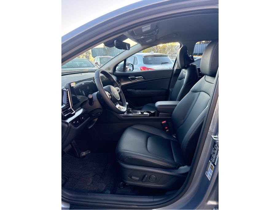 Vehicle image 13 of 18